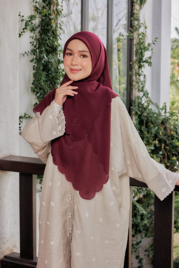 MAROON - Image 2