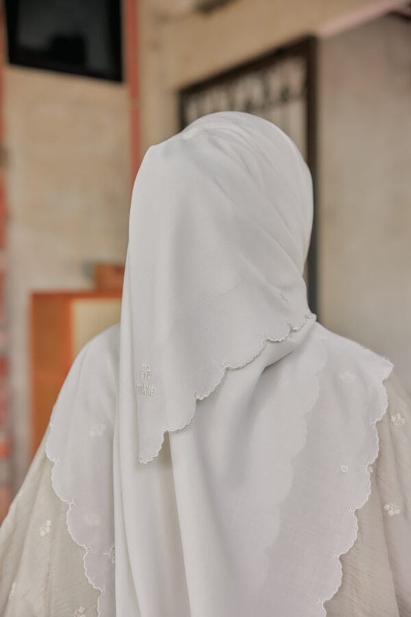 PEARL WHITE - Image 3